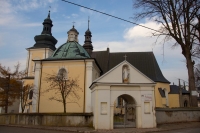 Kurozwęki &ndash; gotycki kości&oacute;ł p.w. Matki Bożej i&nbsp;św. Augustyna z&nbsp;II poł. XV w. oraz klasztor kanonik&oacute;w regularnych